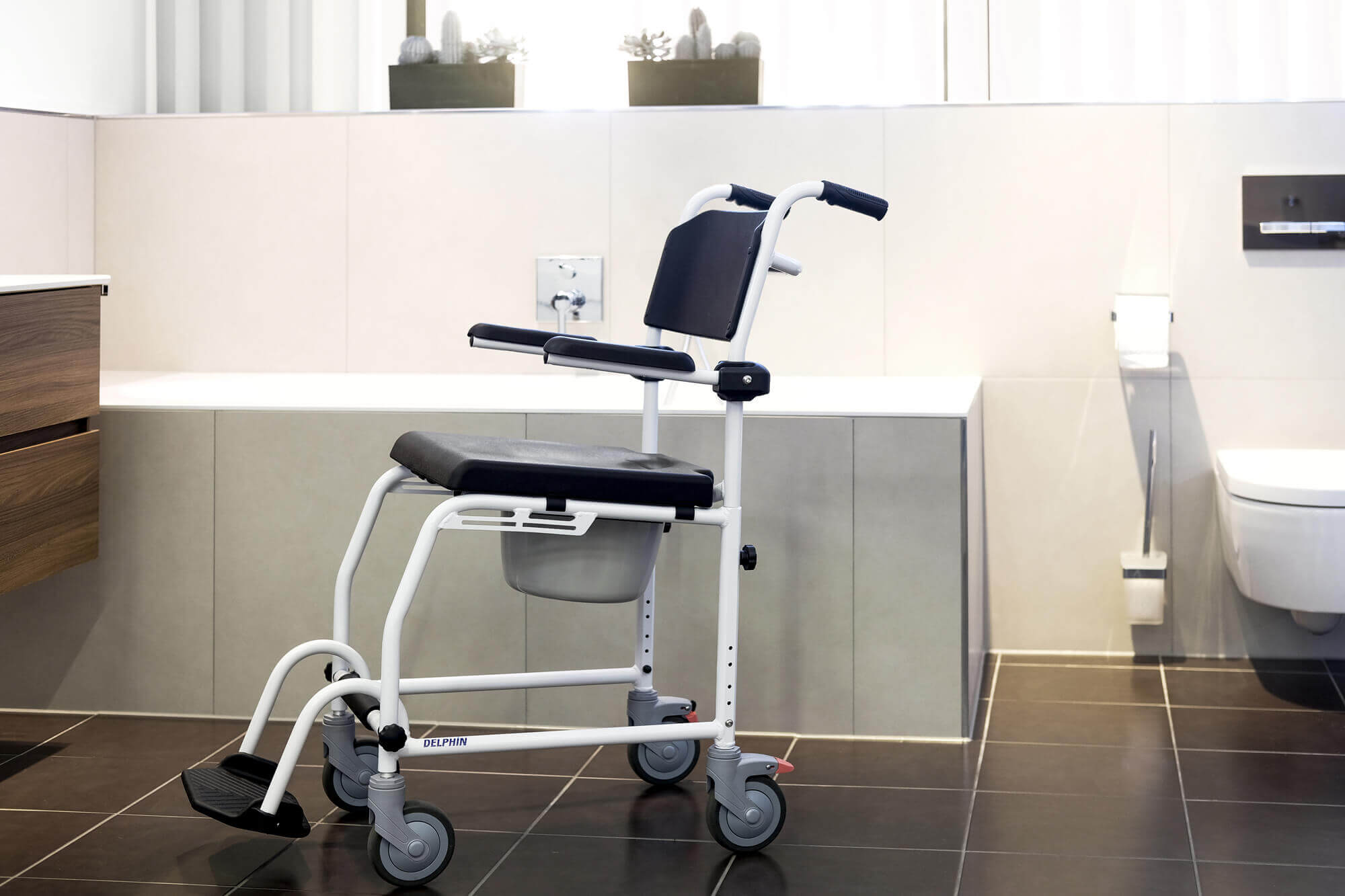 Fauteuil Roulant de Douche et de Toilette - Disposys Médical - www